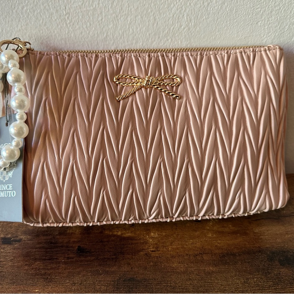 Vince Camuto Blush Pink Quilted Bag Gold Bow Pearl-like Zipper Pull NWT - Picture 3 of 5